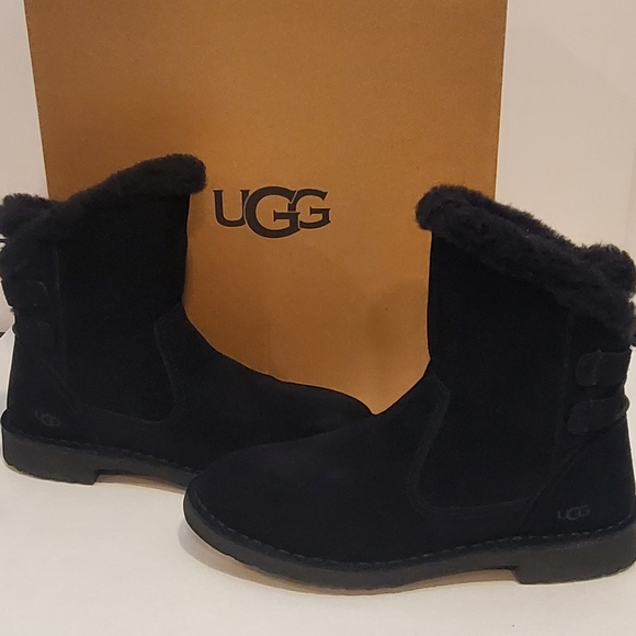 ~NEW~ UGG Naiyah Bootie Black UGG Wool Sheepskin Treadlite Boot |SALE| PICK SIZE - Picture 7 of 8